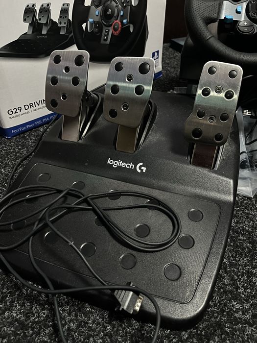 Кермо та педалі Logitech G29 Driving Force Racing Wheel для PS5