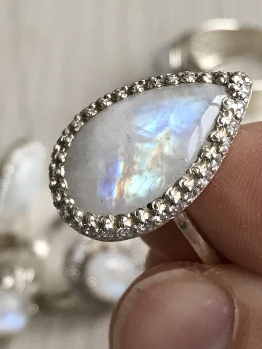 Кольцо перстень лунный камень одуляр серебро