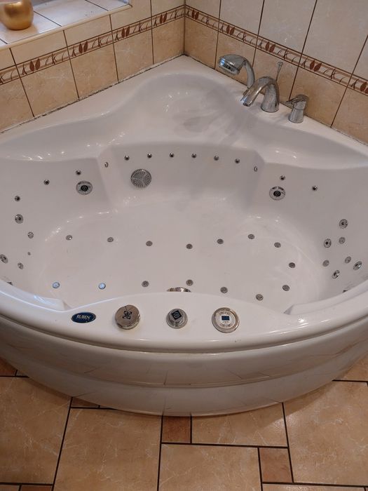 Wanna Ruben Neos z hydromasażem