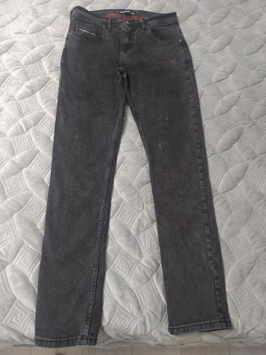 Чоловічі джинси чорного кольору