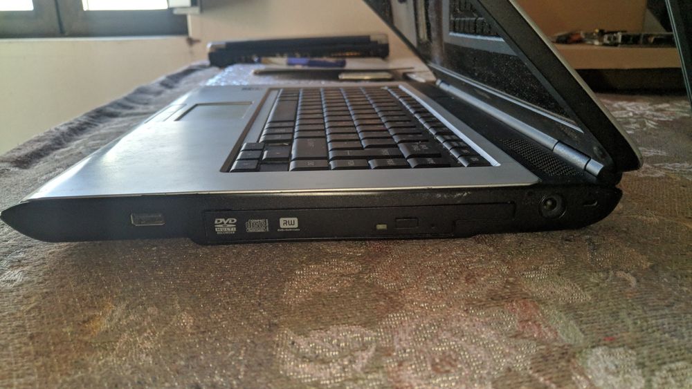 Portateis toshiba l300-145 e Insys m761su para peças