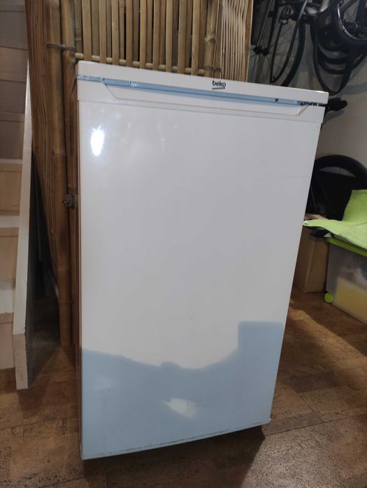 Arca Congeladora Vertical 65L (Branco) - BEKO