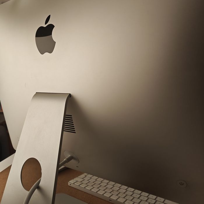 iMac 21.5" Retina 4K (2019)