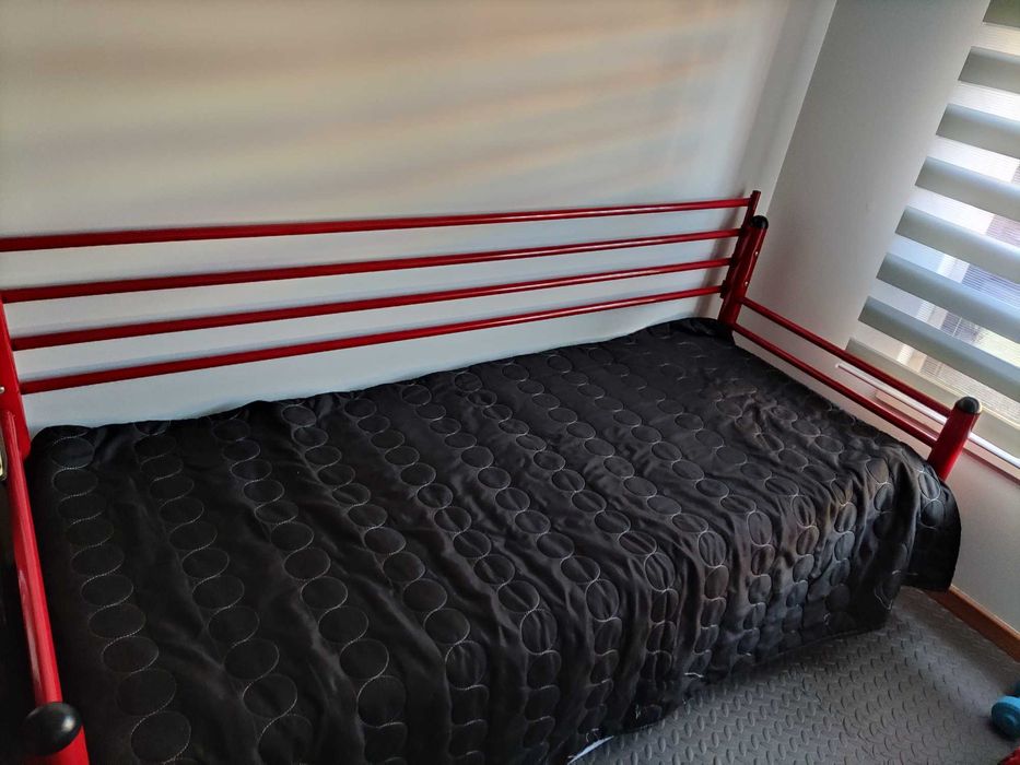 Sofá com cama em baixo