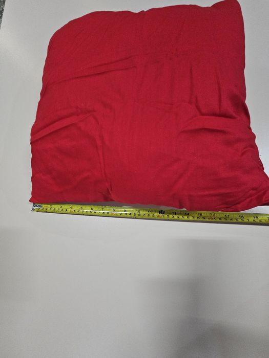 VENDA OU ALUGUER deMesas de criança ,bancos e almofadas