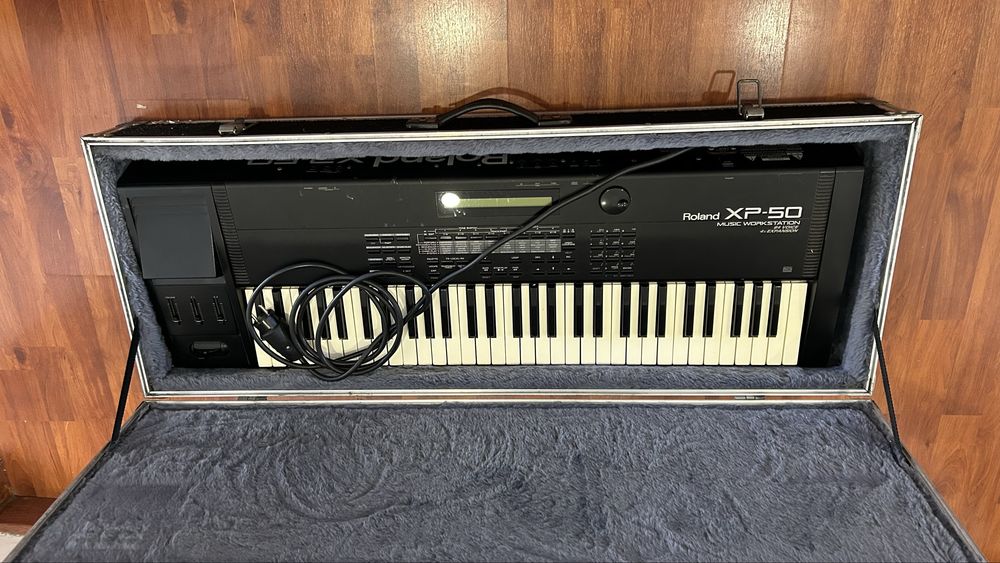 Roland XP50 com Case Rígido (Hard Case)