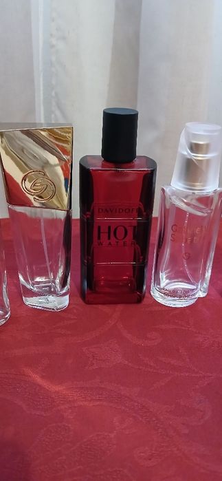 Frascos de perfume, vazios