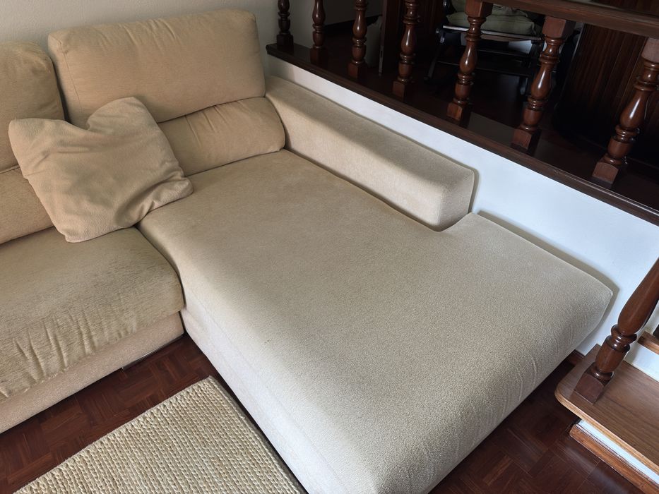 Sofá com chaise lounge - Bege