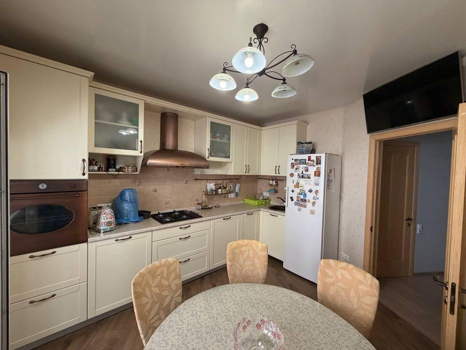 Продам 3-к квартиру з ремонтом, 100 кв.м, на Черемхах (3-247-325)