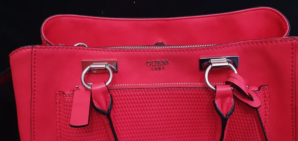 Mala  Guess vermelha