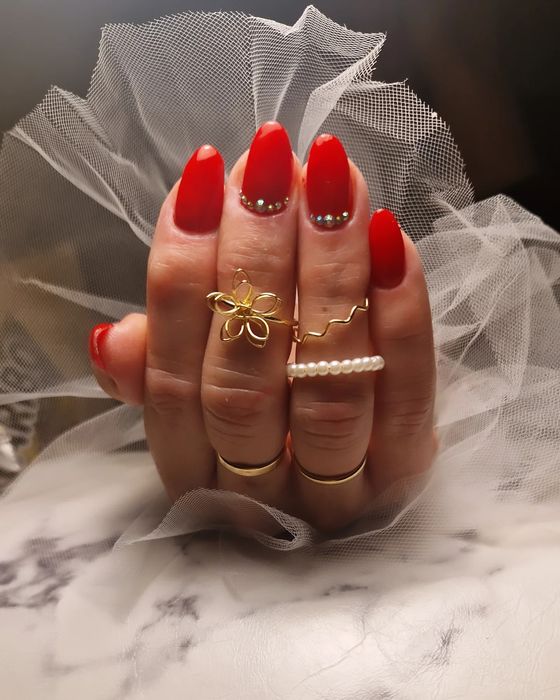 Paznokcie hybrydowe i żelowe  .