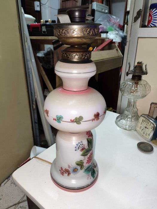 Antigo Vintage Candeeiro em vidro opalino pintado a mao