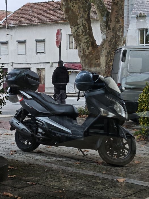 Vendo SYM 125  GTS i (2015) troco por carrinha com bola de reboque