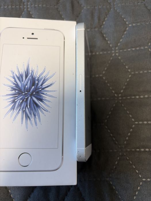 iPhone SE 32GB Silver Model A1723 sprawny bez simlocka nowa bateria