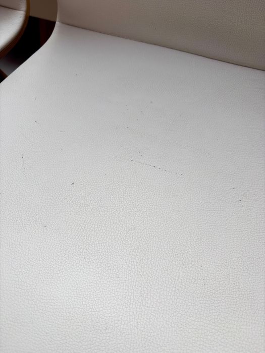 6 krzesel firmy Paged