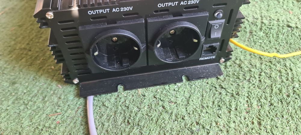 Inversor 1500W/3000W 
Reine Sinus Welle
Spannungswandler