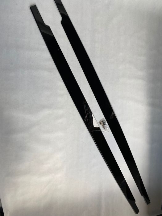 Dokładki Listwy Pod Progi BMW E90 E91 E92 E93 CZARNY POŁYSK / CARBON