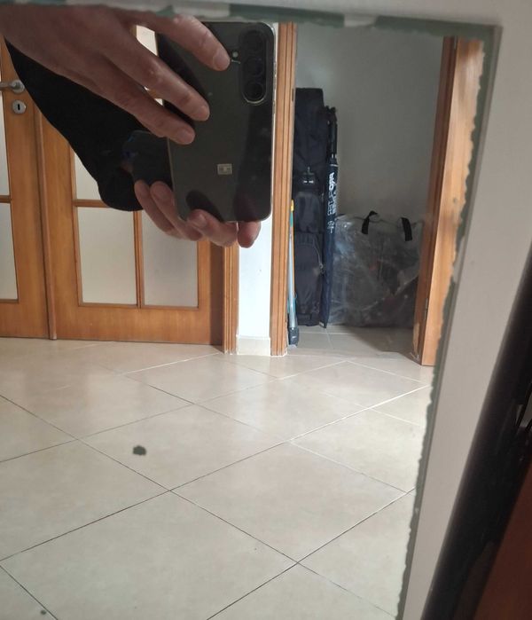 Espelho de wc em bom estado 77cm x 81cm