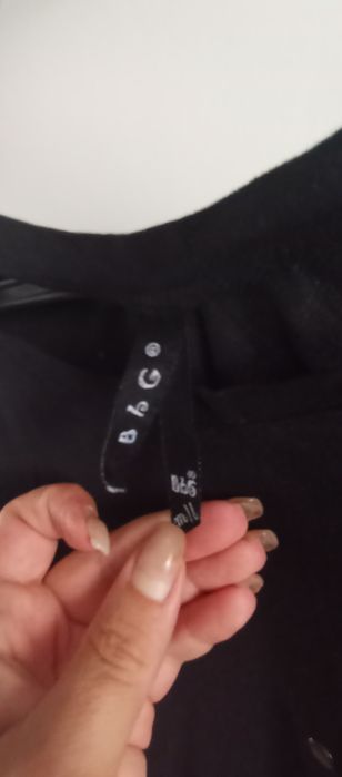 T-shirt elegante com detalhes tachss