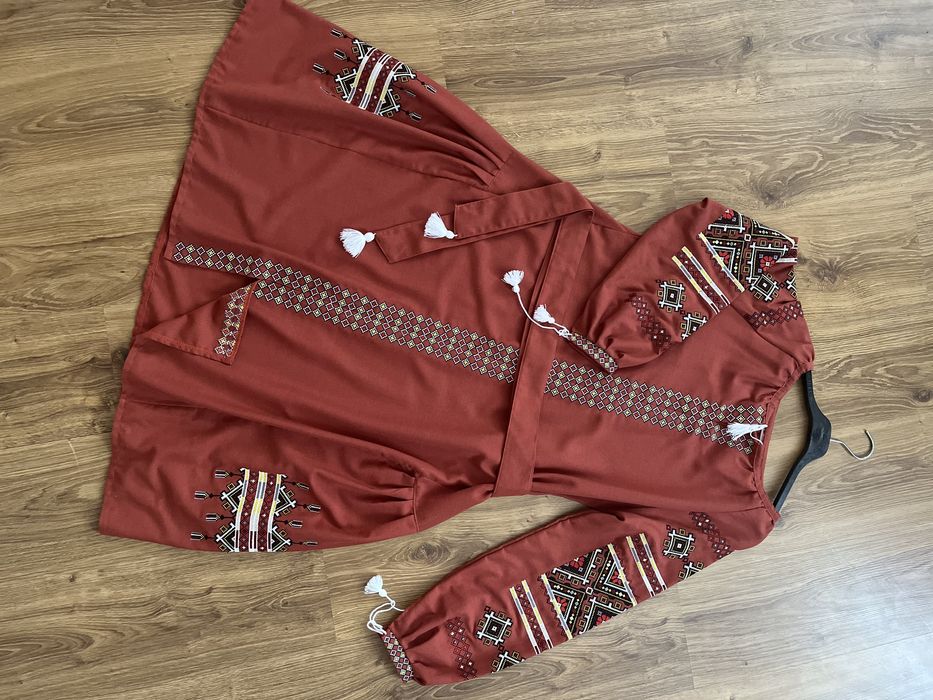 Продам нове вишите плаття, розмір 50–52