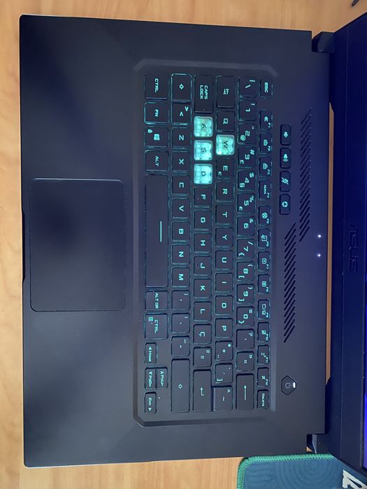 ASUS TUF DASH F15 FX516PE - Laptop gaming potente e ótimas condições