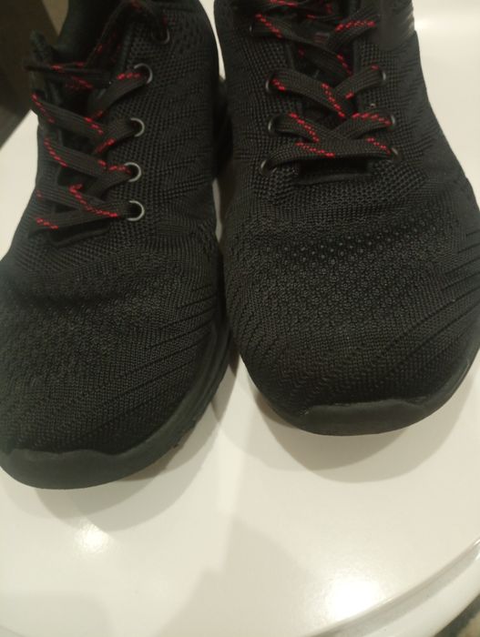 Młodzieżowe buty sportowe