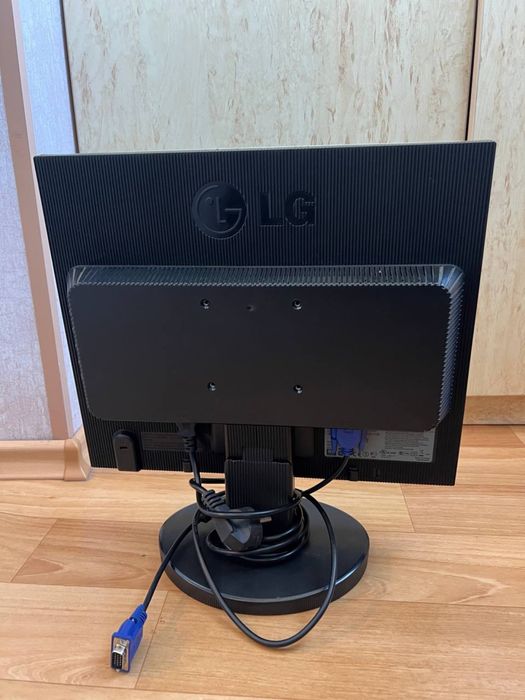 Монитор 17" LG FLATRON L1752S-SF (с кабелями)