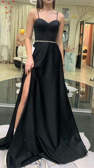 Атласна чорна сукня