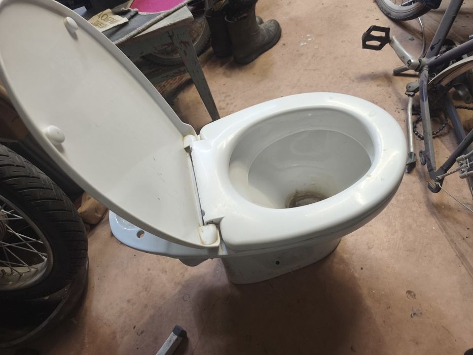 Продам унітаз б.у.