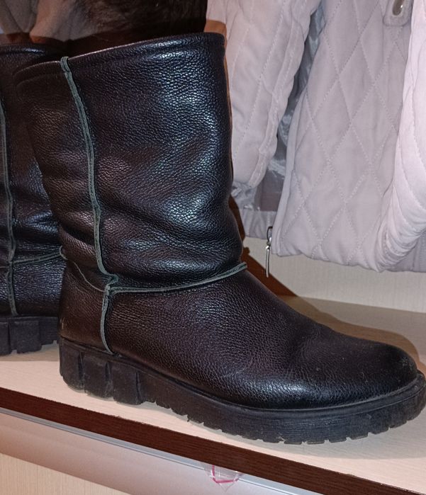 Взуття жіноче р.38,40 гортайте фото