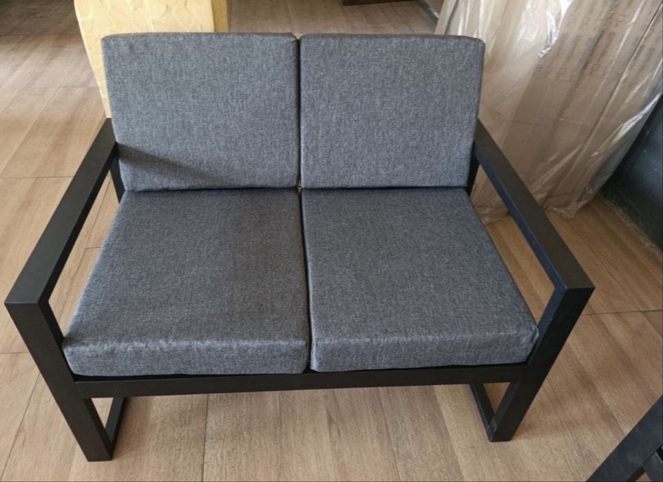 Дивани та крісла