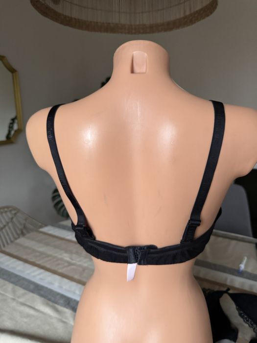 transparentny stanik czarny 85 D