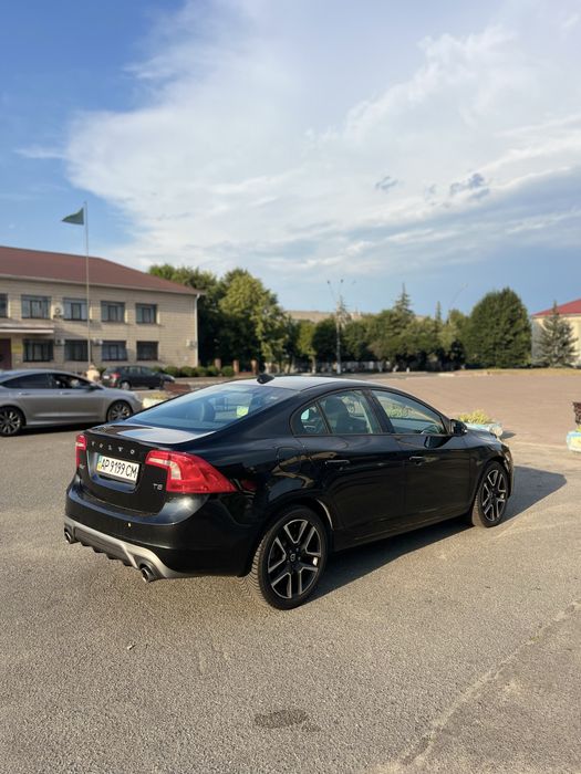 Volvo S60 T5.