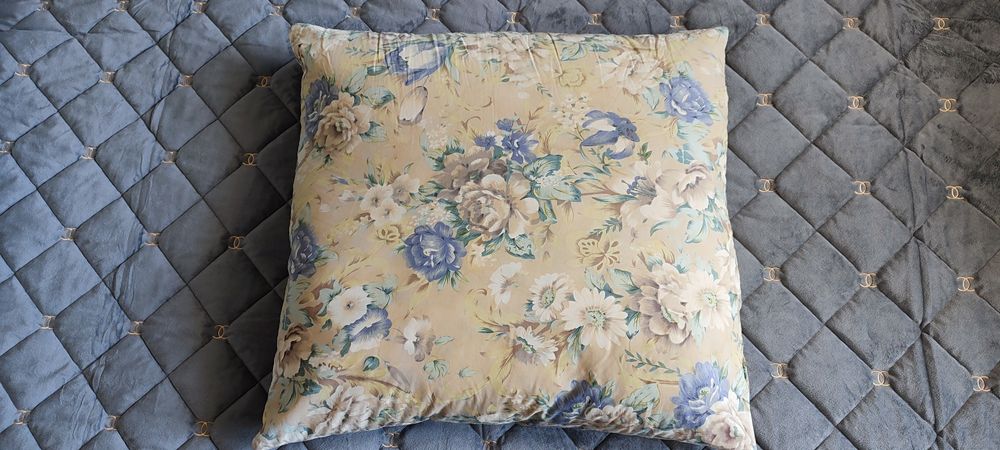 Подушка з пір'ям