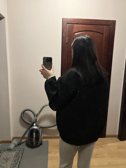 Жіночий бомбер чорний