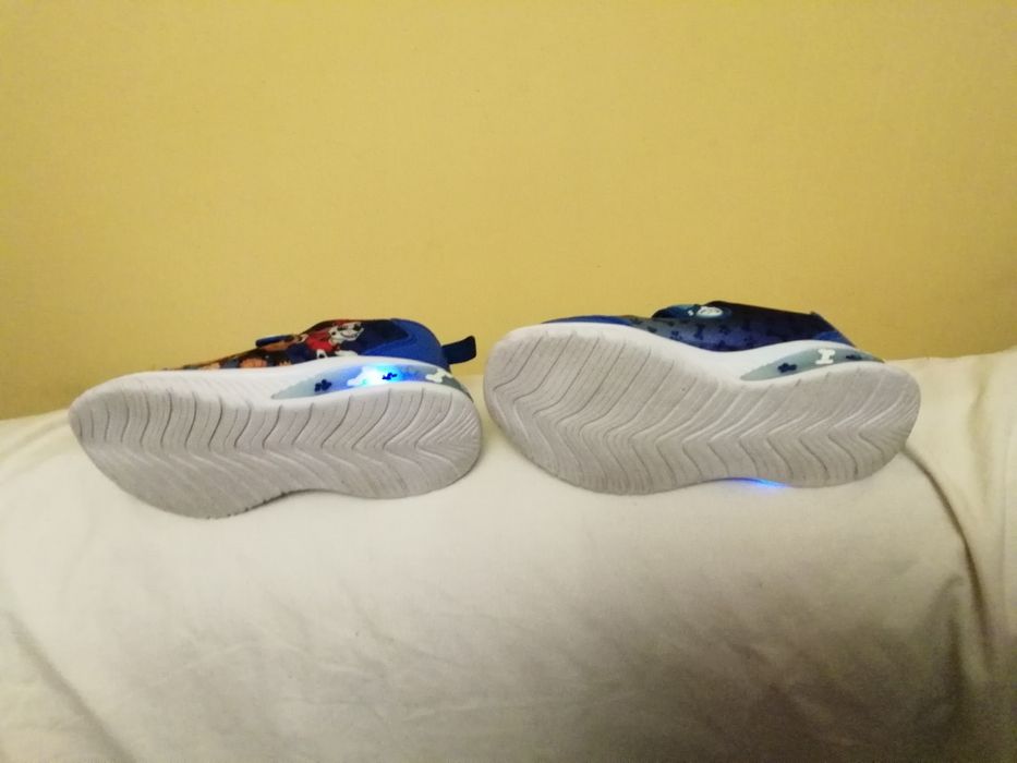 Psi patrol sneakersy LED chłopięce Paw migające świecące adidasy buty