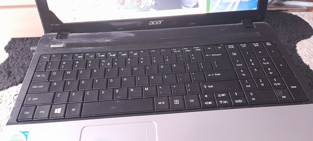 Laptop  dzala z przeznaczeniem na czesci