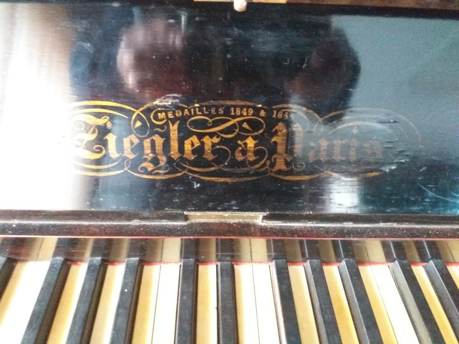 Piano Zigler a Paris