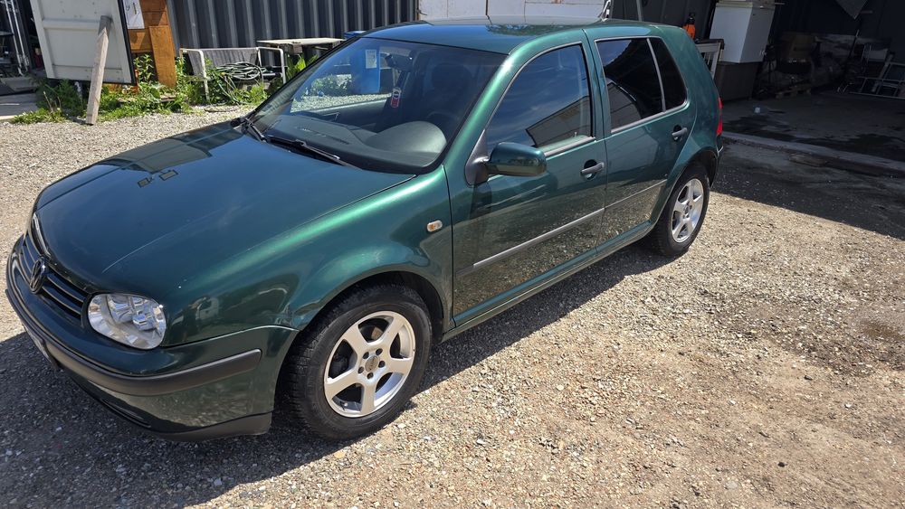 Golf 4 1,6 SR benzyna 100KM .230 tys