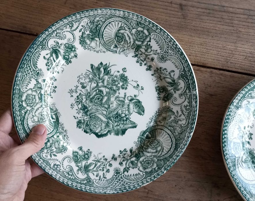 Antigos pratos em faiança Sacavém motivo Alcobaça verde
