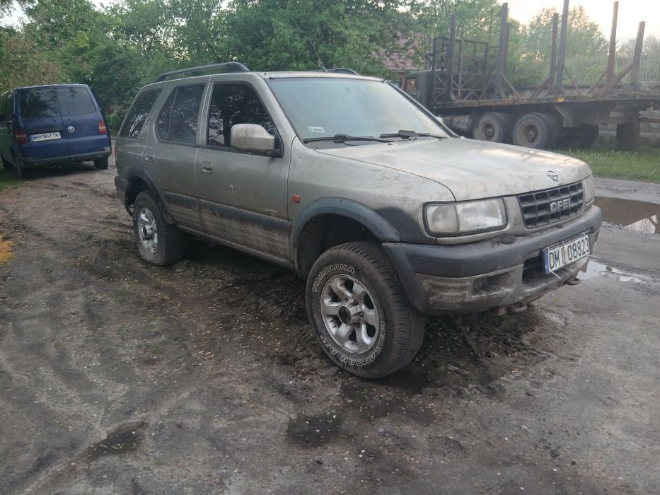 Опель фронтера 2000 рік