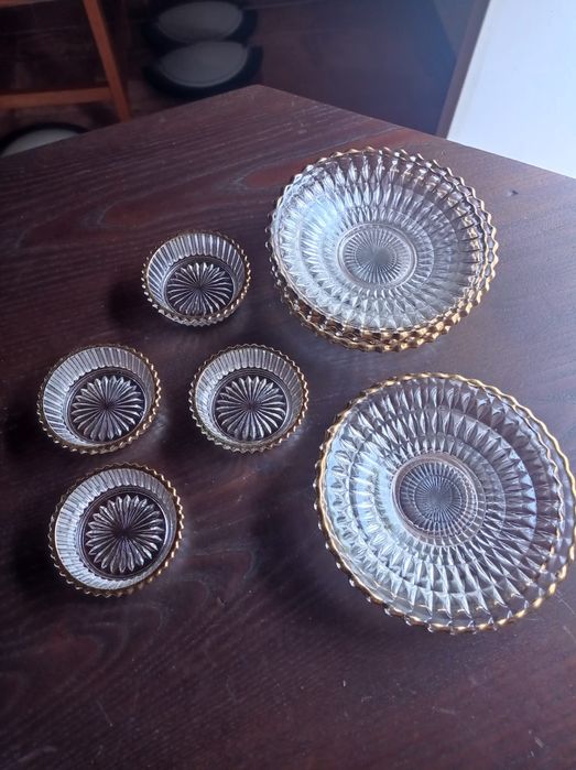 Taças para aperitivos e respectivos pratos