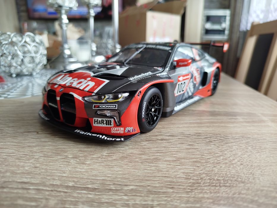 Model BMW M4 skala 1:18