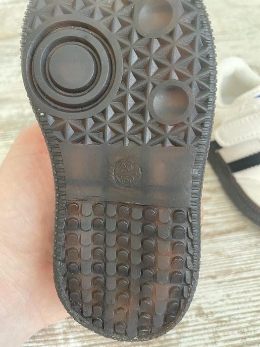 Кросівки підійдуть для дівчинки і хлопчика