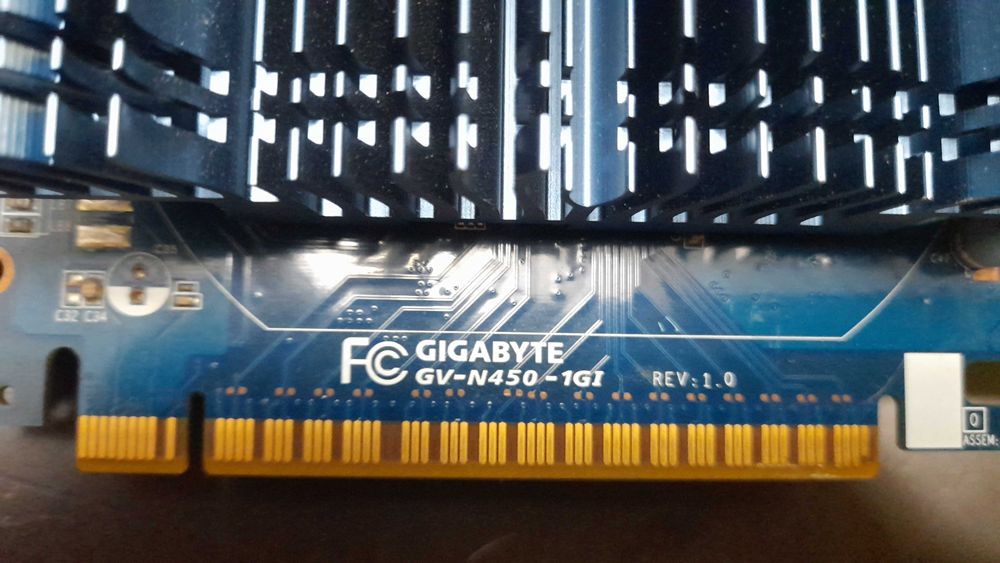 Gráfica Gigabyte GV-N450-1GI