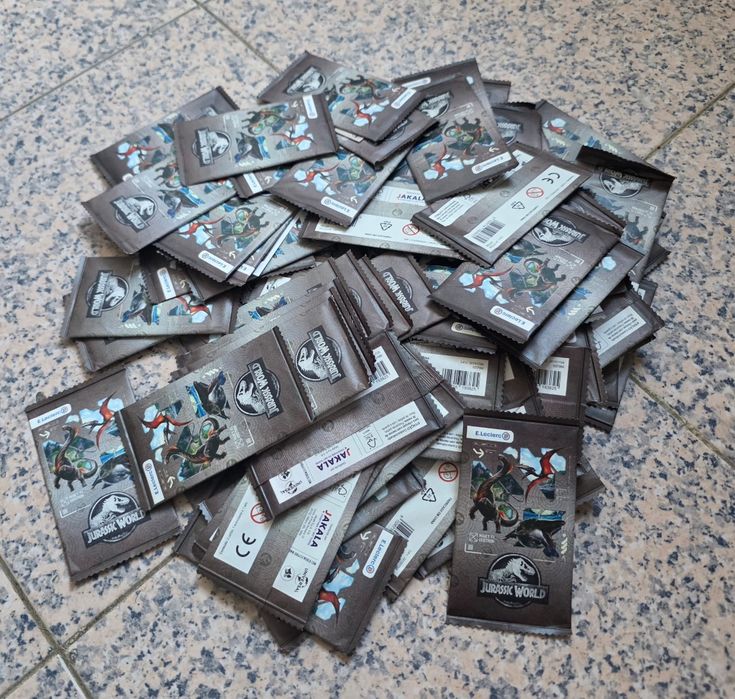 Coleção Dinossauros várias Cartas e Autoculantes