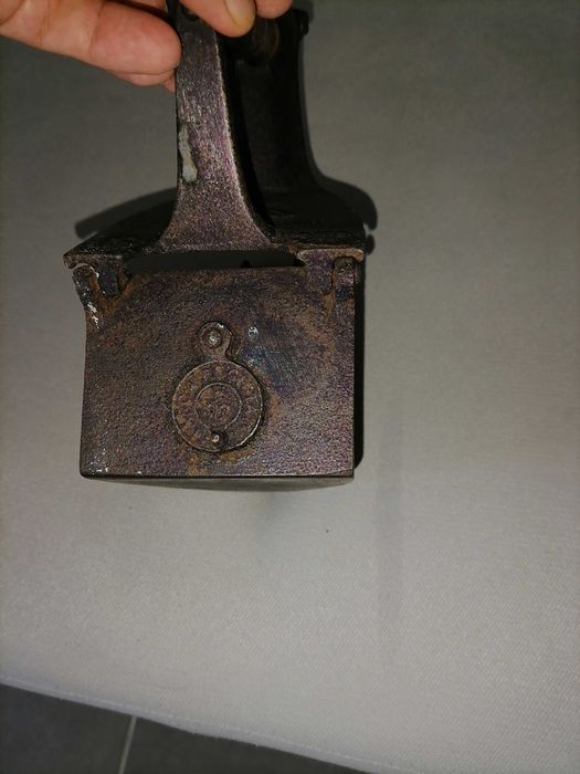 ferro antigo  muito antigo
