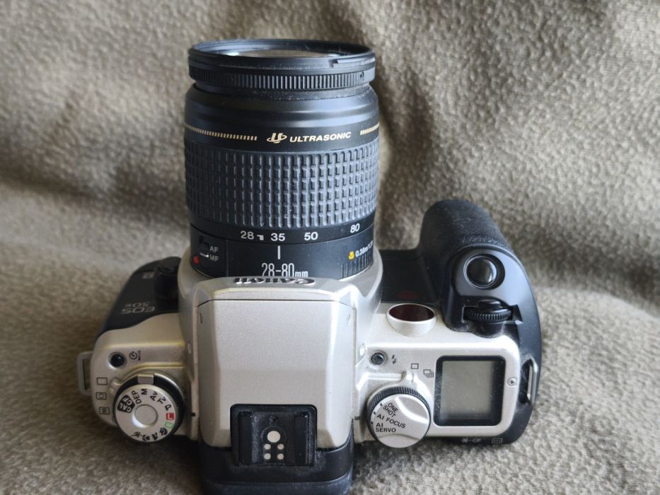 Canon EOS 50 E z obiektywem 28 -80