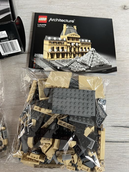 LEGO Architecture 21024 Louvre