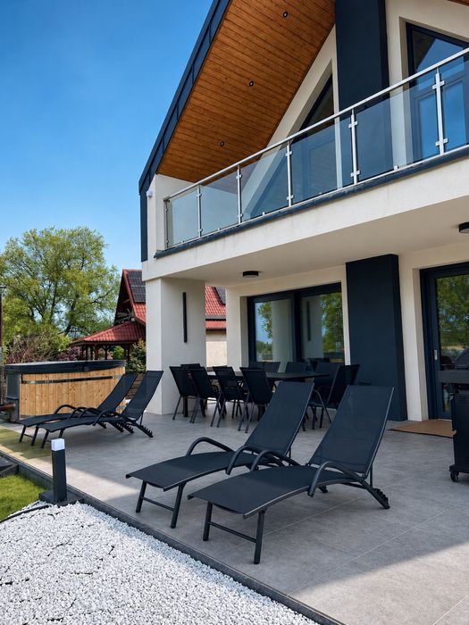 Dom Premium  nad Jeziorem z prywatnym pomostem i jacuzii. | 5 sypialni | Łódka | Kajaki | Plac Zabaw
